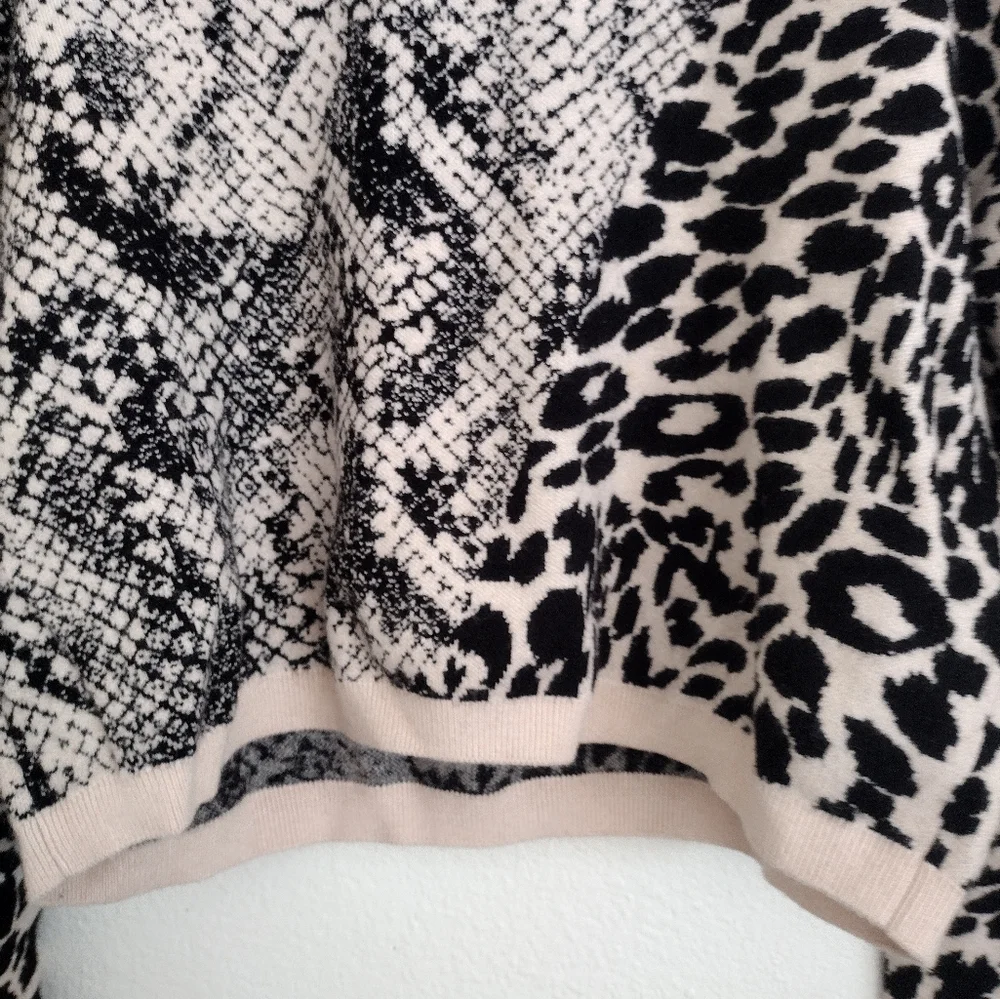 Guess Tamelia Black Cream Animal Print Cropped Sweater Size Large - Picture 8 of 15